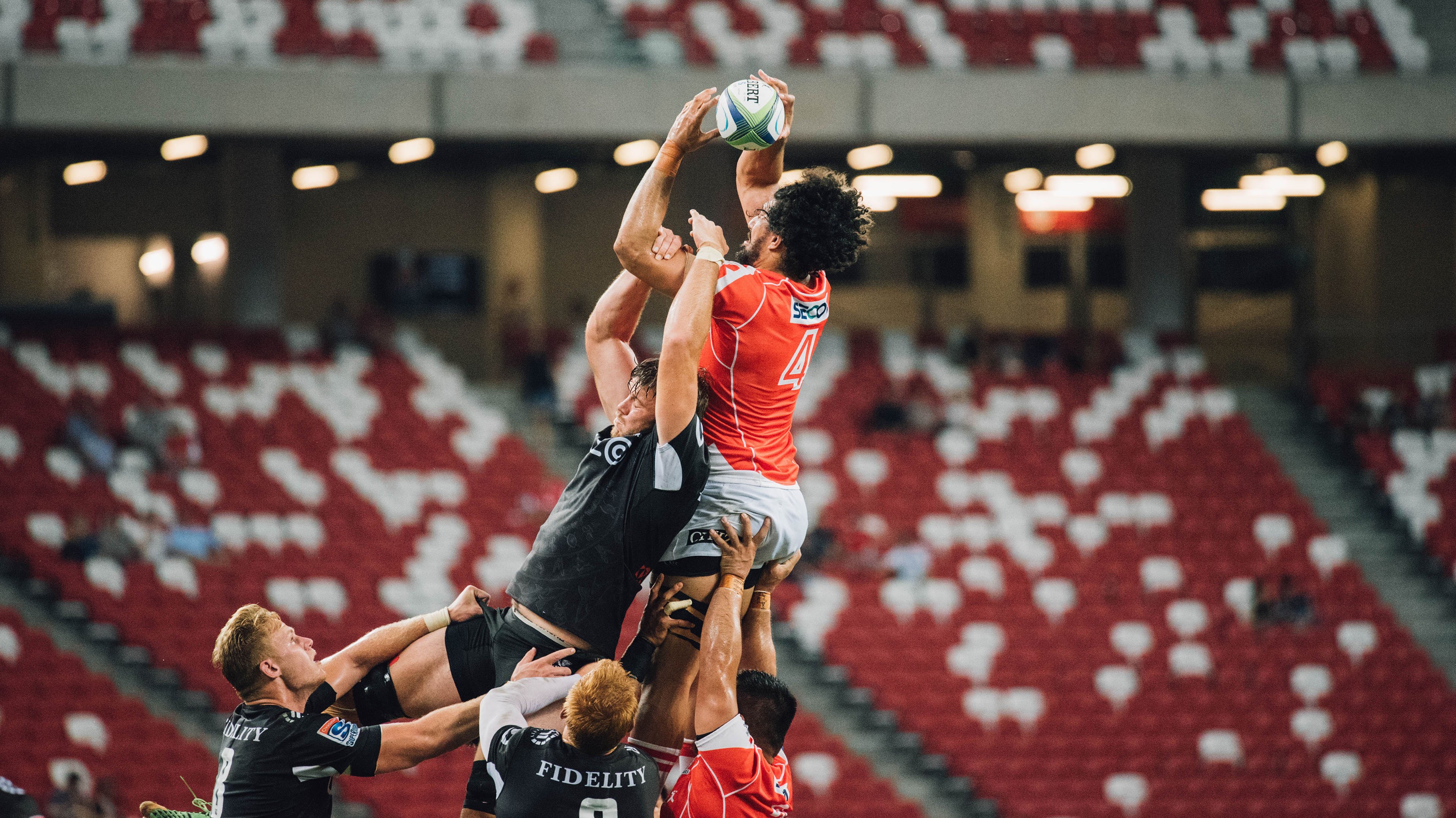 “游泳赛场：2025世界游泳锦标赛新星冲击金牌”