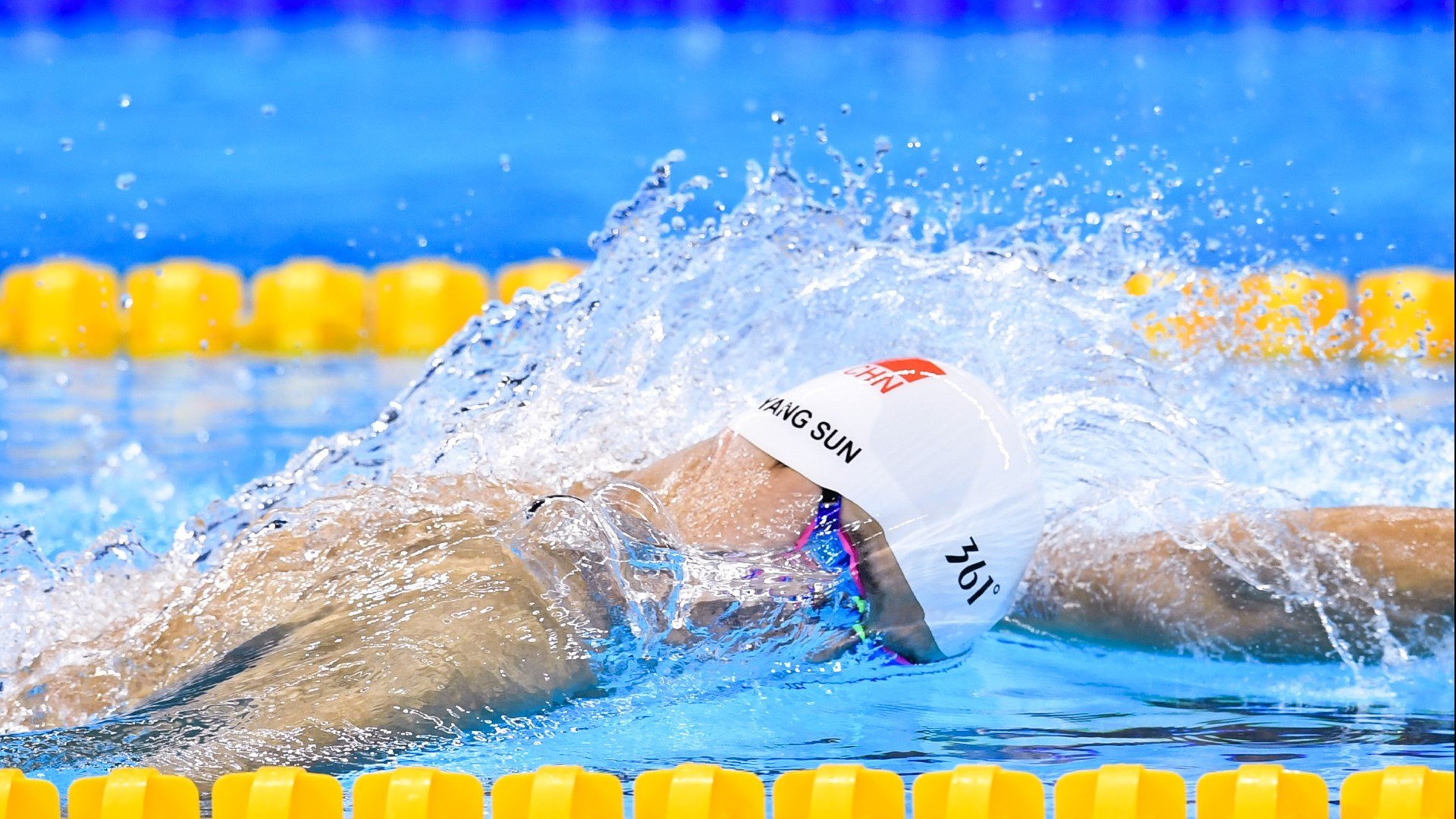 mk体育-“高新体育中心健力赛：力量之美，举重选手铸就新的历史篇章”